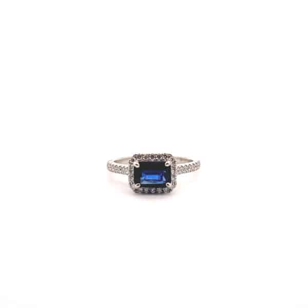 18 Kt White Gold Sapphire Halo Fashion Ring
