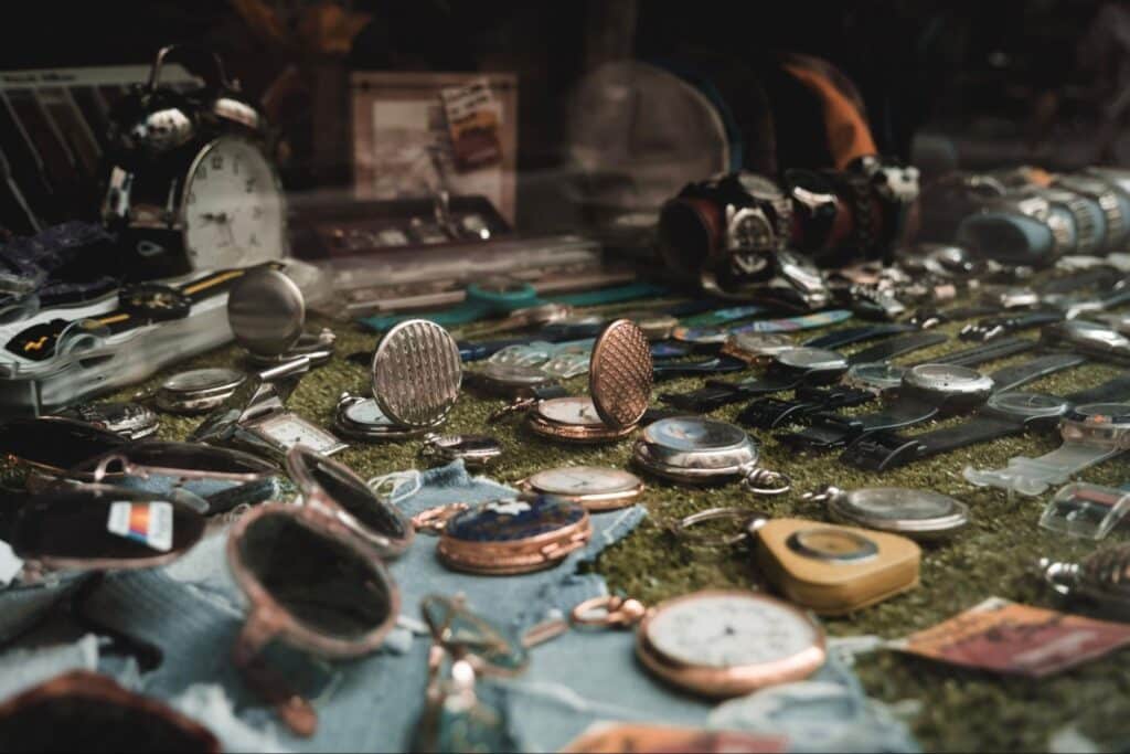 Explore a captivating collection of vintage watches, featuring pocket and wrist styles.