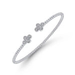 Elegant silver bracelet with flower motifs and sparkling details, perfect for any occasion.