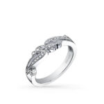 Elegant white gold ring with brilliant-cut diamonds in a romantic, intricate design.