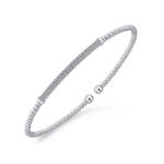 Elegant beaded bracelet with sparkling stones, perfect for any occasion or as a gift.
