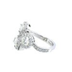 Elegant diamond three-stone ring in white gold, perfect for engagements and special occasions.