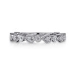 Elegant white gold ring with teardrop and round-cut diamonds, showcasing subtle luxury and sophistication.