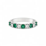 Elegant green gemstone and diamond ring in white gold, perfect for any occasion.