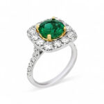 Elegant emerald and diamond ring in gold and white metal, perfect for engagements or formal events.