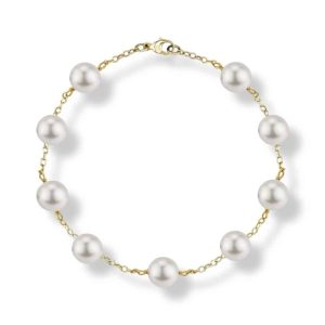 Elegant pearl and gold bracelet, perfect for both casual and formal occasions.