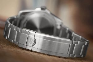 Elegant silver watch with a stainless steel bracelet, showcasing exquisite craftsmanship and timeless design.