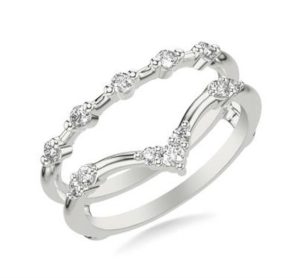 Elegant dual-band silver ring with sparkling gemstones, perfect for any occasion.