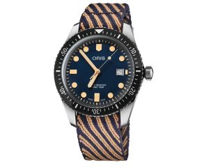 26_01-733-7720-4035-07-5-21-13-Oris-Divers-Sixty-Five_LowRes_9223_edited.jpg