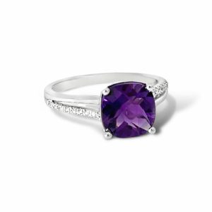 Elegant amethyst ring with diamonds, showcasing luxury and sophistication in fine jewelry design.