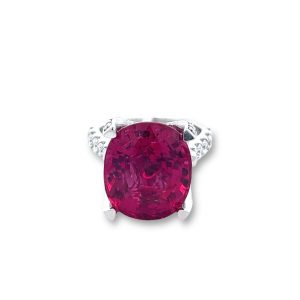 Elegant ruby ring in white gold, showcasing intricate detailing and stunning craftsmanship.