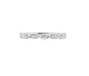 Elegant white metal ring with alternating gemstones, perfect for any occasion or personal style.