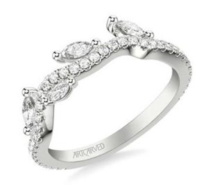 Elegant diamond ring with marquise and round diamonds, crafted in white gold or platinum.