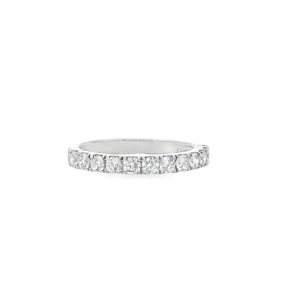 Elegant diamond band ring in white metal, perfect for engagements and timeless fashion.