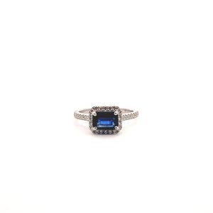 18 Kt White Gold Sapphire Halo Fashion Ring