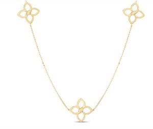 Elegant gold flower pendant necklace with intricate detailing, perfect for any occasion.
