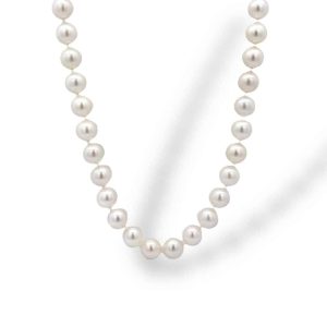 Elegant pearl necklace on a white background, showcasing classic beauty and timeless sophistication.