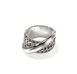 Elegant silver braided ring with polished band, showcasing sophisticated design and intricate craftsmanship.