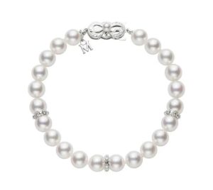 18 KT White Gold Akoya Cultured Pearl Bracelet with Three Diamond Rondels